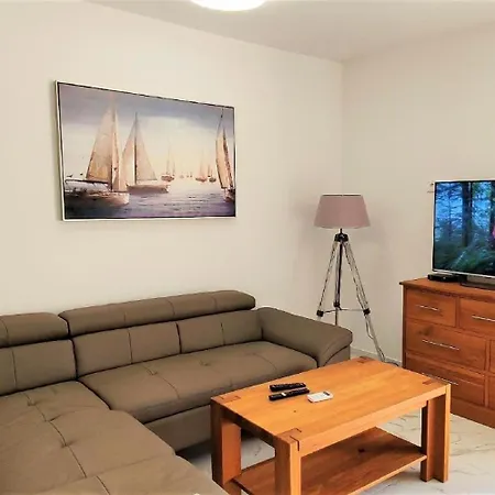 Apartment In Mit Terrasse, Garten Und Grill *