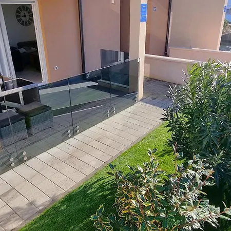 아파트 In Mit Terrasse, Garten Und Grill *